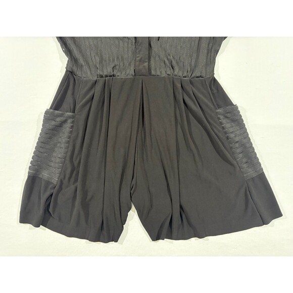 HOLES NORMA KAMALI Womens Deep V Neck Black Geralyn Poly Romper Jumpshorts Sz M - Picture 4 of 14